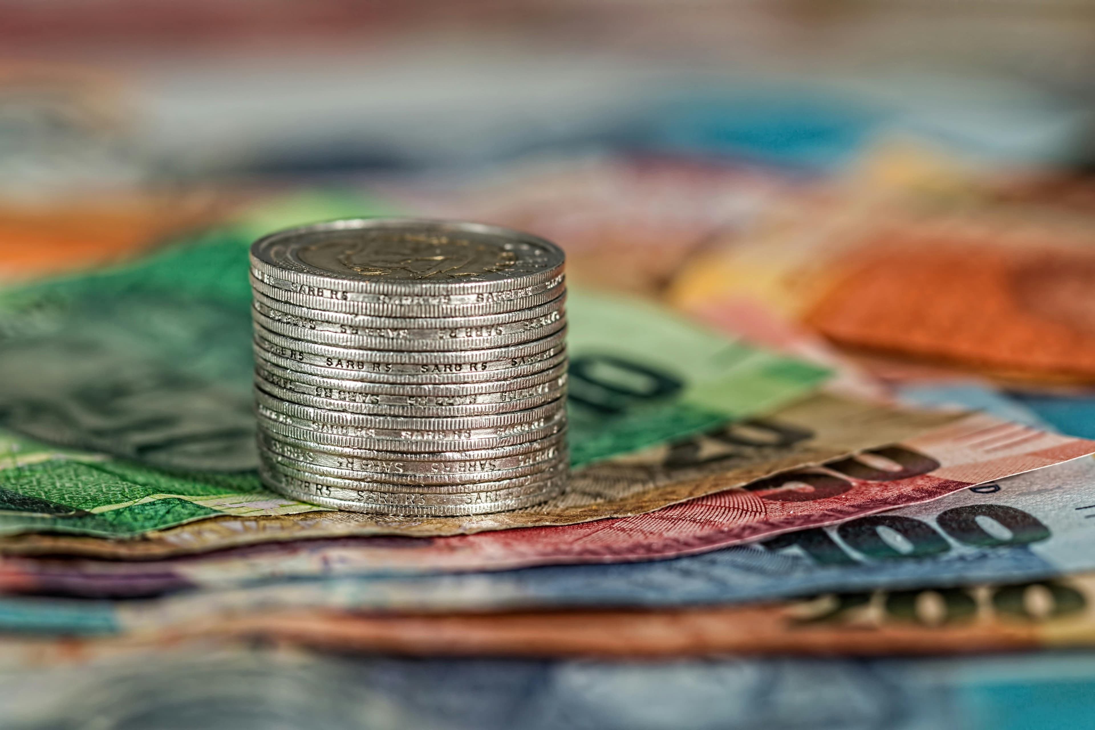 O Poder Exponencial: Como os Juros Compostos e o Controle de Gastos Criam Fortuna